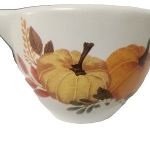 nesting measuring cups pumpkins